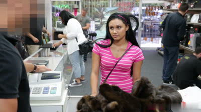 Zorrita universitaria necesita dinero para su viaje a Europa