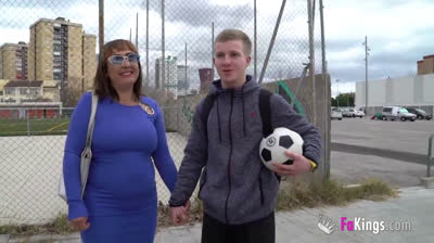 Madura española folla con un tipo más joven