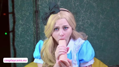 cosplay teen alice in wonderland