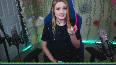 Youtuberin bei erster Chaturbate-Show