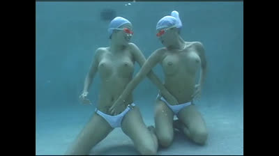 Swimmers had lesbian sex in the pool underwater